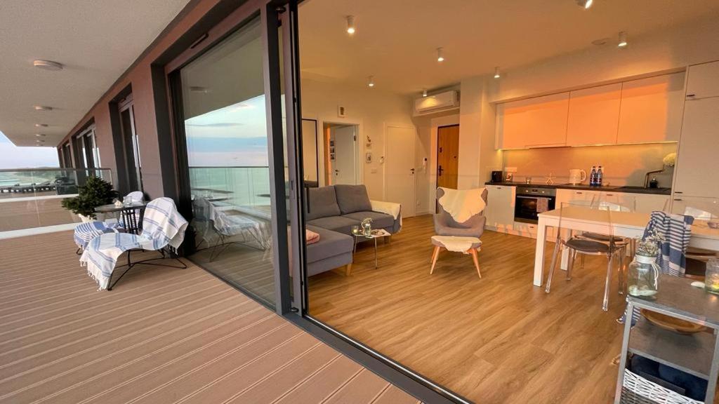 Apartament Morski Widok Nautic Park 51 Darlowko Esterno foto